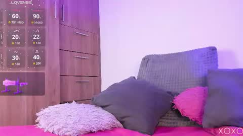 Snapshot of _urcutekitty chatting on June 2026 03:11:01 AM online show from June 2026 03:11:01 AM