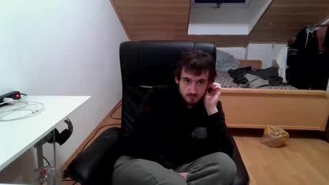 Snapshot of _v_l_a_d_ chatting on December 2025 09:46:02 PM Vlad online show from December 2025 09:46:02 PM