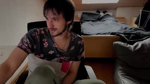 Snapshot of _v_l_a_d_ chatting on February 2026 08:33:01 AM Vlad online show from February 2026 08:33:01 AM