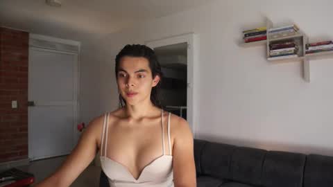 Anastasia Vahos online show from November 2025 05:24:02 PM