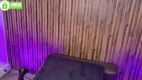Snapshot of _veronicadeleon_ chatting on May 2026 12:01:01 PM Veronica online show from May 2026 12:01:01 PM