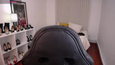 Snapshot of _victoria_collins chatting on December 2024 04:05:01 PM Sol online show from December 2024 04:05:01 PM