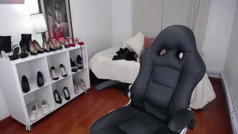 Snapshot of _victoria_collins chatting on December 2024 09:40:02 AM Sol online show from December 2024 09:40:02 AM