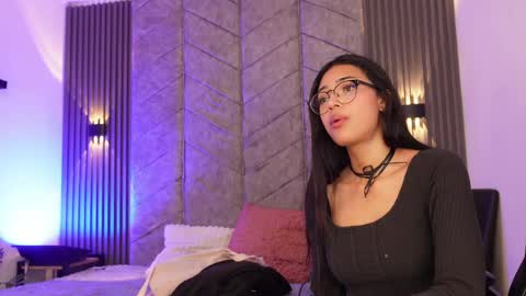 Snapshot of _viollettenoir_ chatting on May 2026 08:29:01 PM online show from May 2026 08:29:01 PM