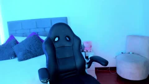 Snapshot of _viviana chatting on December 2024 07:05:02 PM INSTAGRAM pinzon viviana online show from December 2024 07:05:02 PM