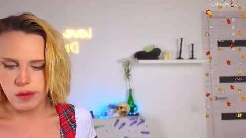 Snapshot of _yourfoxy_ chatting on October 2025 02:18:01 PM LITTLE FOX online show from October 2025 02:18:01 PM