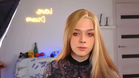 Snapshot of _yourfoxy_ chatting on November 2025 04:30:01 PM LITTLE FOX online show from November 2025 04:30:01 PM