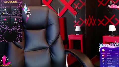 Yuyi online show from January 2025 05:06:01 PM