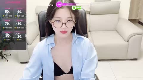 _zizi_ online show from January 2025 11:43:02 AM