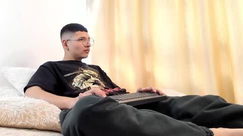 alejo online show from December 2024 07:51:01 PM