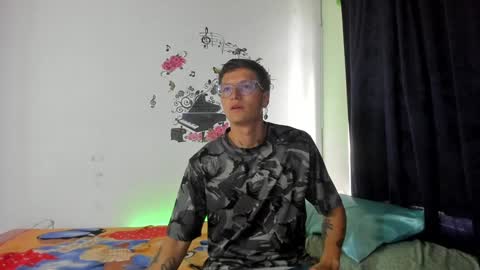 Snapshot of a_sexy_couple__ chatting on December 2024 12:42:01 PM A Sexy Couple online show from December 2024 12:42:01 PM