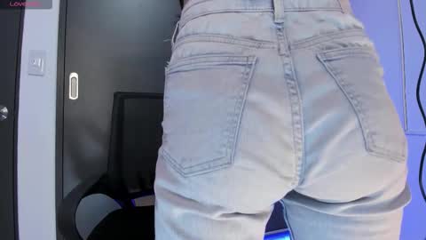 andrea online show from October 2025 03:07:02 AM