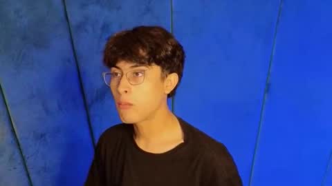 Aaron Ezequiel online show from November 2025 10:12:01 PM