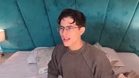 Aaron Ezequiel online show from April 2026 04:42:02 PM