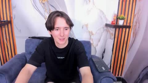 Aaron online show from November 2025 04:13:02 AM