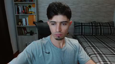 Aaron online show from October 2025 07:01:02 PM