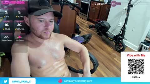 Snapshot of aaron_skye chatting on December 2024 01:35:01 AM Aaron Skye online show from December 2024 01:35:01 AM