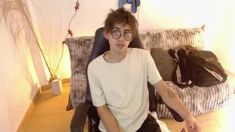 Snapshot of aaronbeer_ chatting on February 2026 01:39:01 PM Aaron online show from February 2026 01:39:01 PM