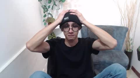 Snapshot of aaronbeer_ chatting on February 2026 11:44:01 AM Aaron online show from February 2026 11:44:01 AM