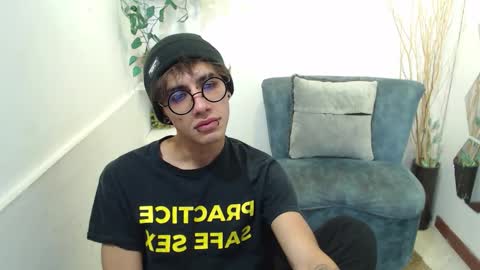 Snapshot of aaronbeer_ chatting on March 2026 12:01:02 PM Aaron online show from March 2026 12:01:02 PM