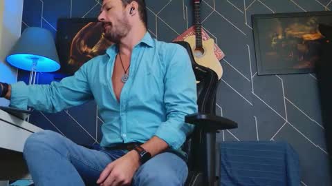 Aaron online show from September 2025 04:03:01 AM