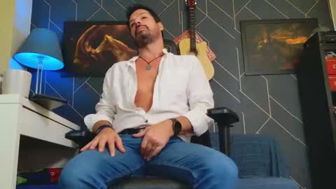 Aaron online show from October 2025 05:22:02 PM