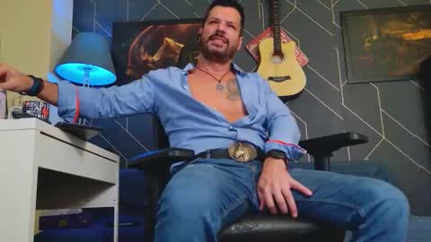 Aaron online show from October 2025 02:01:01 AM