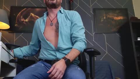 Aaron online show from November 2025 06:30:01 PM