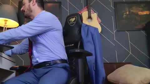 Aaron online show from December 2025 02:19:02 AM