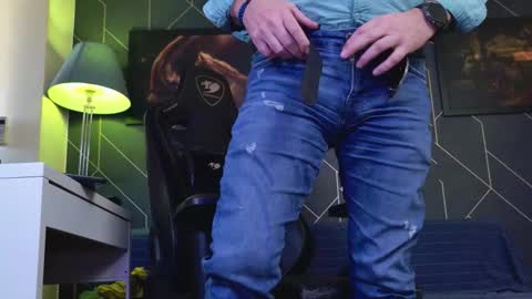 Aaron online show from January 2026 12:21:01 PM