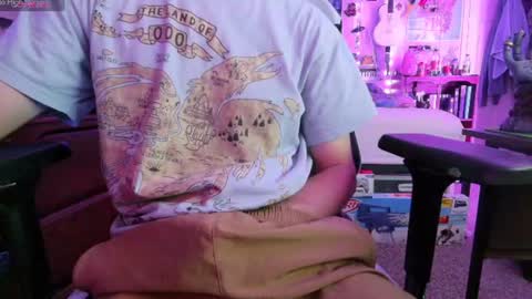 Snapshot of aaronskeetman chatting on July 2026 04:42:02 AM Aaron Skeetman online show from July 2026 04:42:02 AM