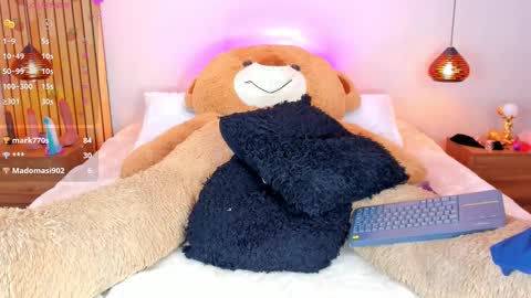 Abbie Edmond  online show from March 2025 03:45:01 AM