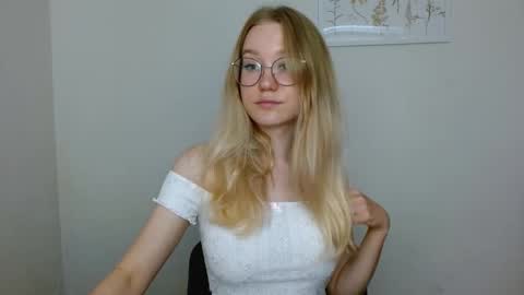Snapshot of abbymoore__ chatting on September 2025 09:31:01 AM Abby Lovense is active online show from September 2025 09:31:01 AM