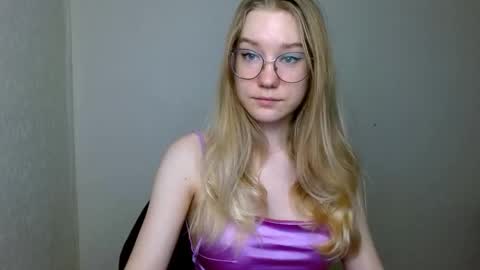Abby Lovense is active online show from November 2025 11:58:01 AM