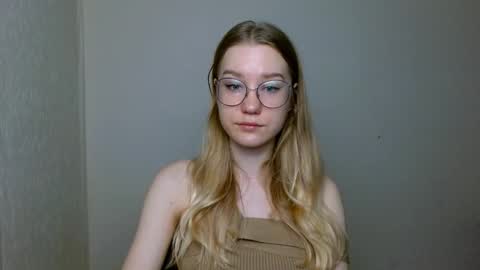 Abby Lovense is active online show from December 2025 10:09:01 AM