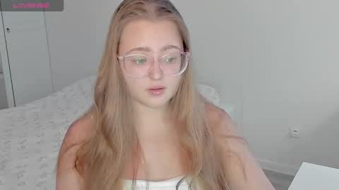 Snapshot of abbywyte chatting on November 2025 01:35:02 PM Abby Stream at Sat Sun Mon Fri online show from November 2025 01:35:02 PM