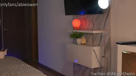 abie_owen online show from September 2025 12:15:01 AM