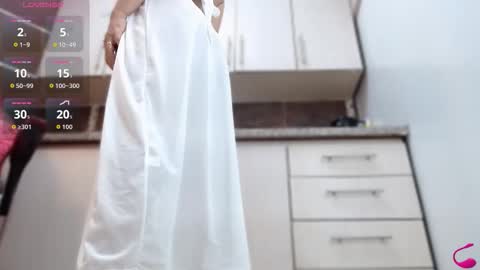 Snapshot of abril_beltran_ chatting on November 2025 10:42:02 PM Abril Beltran online show from November 2025 10:42:02 PM