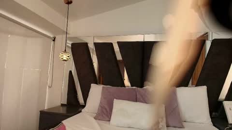  Abril  online show from October 2025 09:37:01 PM