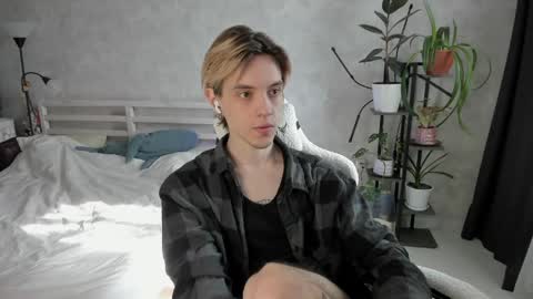 Snapshot of abslut chatting on May 2026 12:00:01 PM Nick online show from May 2026 12:00:01 PM