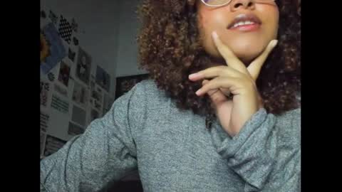 Snapshot of ada_gales_ chatting on February 2025 05:25:01 AM Isa online show from February 2025 05:25:01 AM