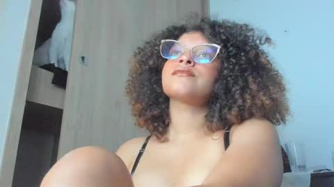 Snapshot of ada_gales_ chatting on October 2025 04:08:02 AM Isa online show from October 2025 04:08:02 AM