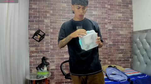 Snapshot of adamcoox chatting on December 2024 10:25:02 AM Adam online show from December 2024 10:25:02 AM