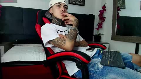 Snapshot of adamswalkerr_ chatting on February 2026 12:34:01 PM AdamsWalkerr online show from February 2026 12:34:01 PM