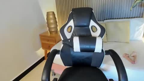 A D A R N A online show from November 2025 07:46:01 PM