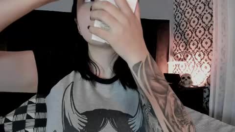 Snapshot of adeelinee chatting on May 2026 05:20:01 PM Ade online show from May 2026 05:20:01 PM
