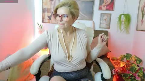 adeellee online show from November 2025 01:26:02 PM