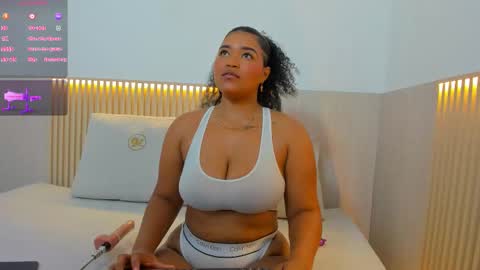 Snapshot of adelaine_brow chatting on November 2025 03:28:01 AM Adelaine Brow online show from November 2025 03:28:01 AM