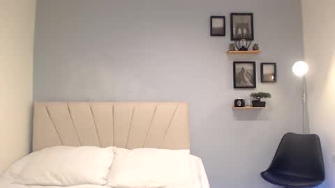 Adonis online show from September 2025 04:01:01 AM