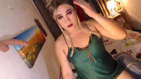 Snapshot of adorablekim69 chatting on December 2024 07:58:01 AM MsKim online show from December 2024 07:58:01 AM